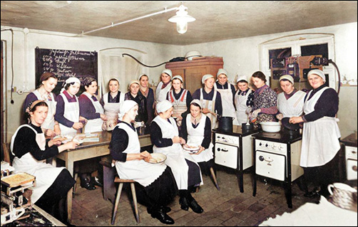 Die Kochfrauen 1935